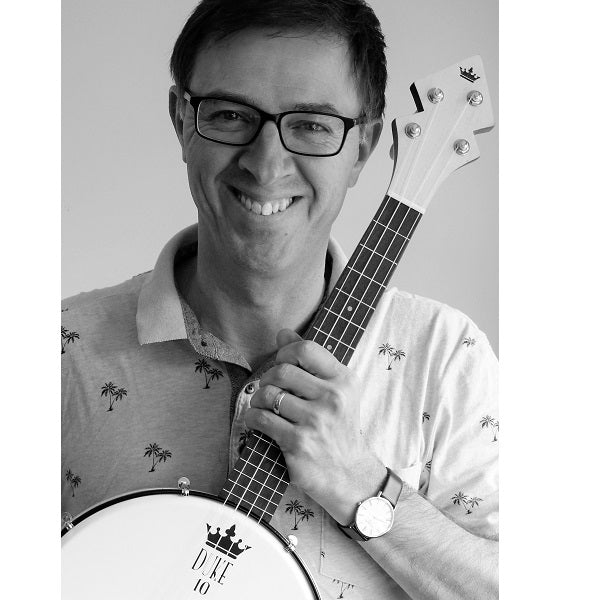 Jamie Houston Promo Photo with DUKE10 Banjo Ukulele